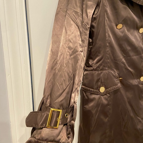 Oltre Brown Satin Shimmer Trench Coat - Size 6 - Picture 3 of 10